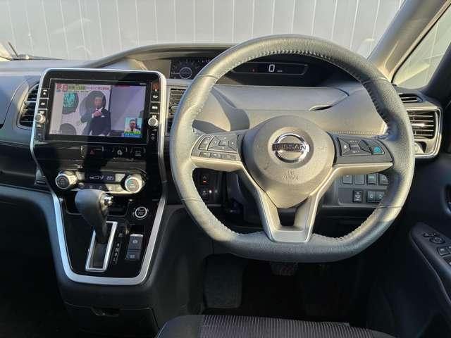 セレナ 2.0 ハイウェイスター Vセレクション 4WD TVコントロールキット/後席モニター(2枚目)