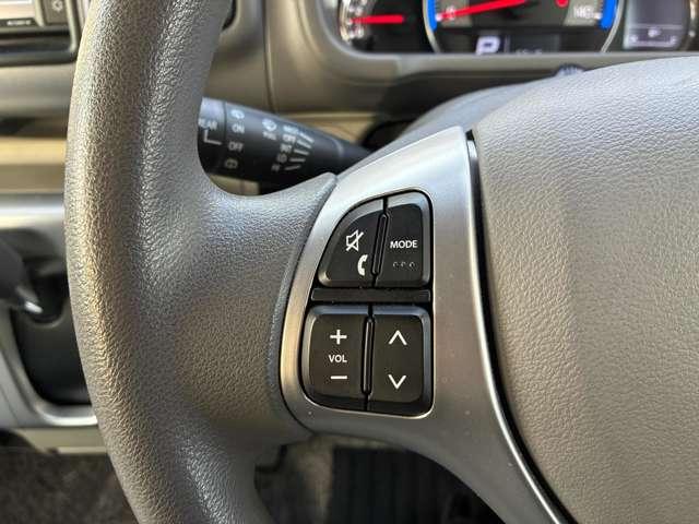 �n���h�������̃X�C�b�`�ŃI�[�f�B�I�̑����n���Y�t���[�ʘb���삪�\�Ȃ̂ŁA�^�]���ł��y�ɒ����ł��܂��i�O�O��