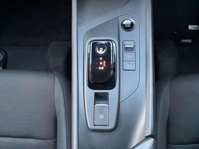 ノート １．２Ｓ　ＦＯＵＲ　４ＷＤ　５名　寒冷地仕様　９インチナビ　シートヒーター付（16枚目）