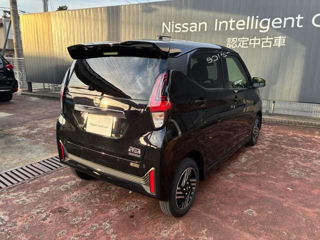 フロントだけでなく、バックソナーも付いてるので駐車時もバッチリ補助してくれます（＊＾＾＊）