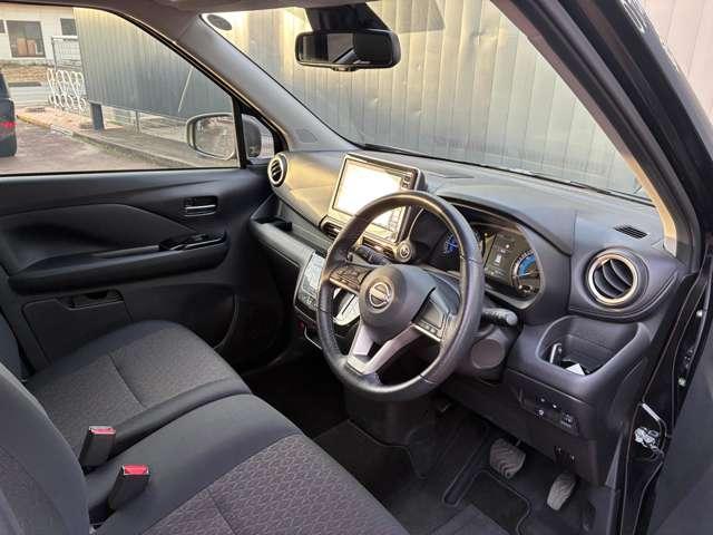 フロントガラスが大きいので、広い視界でとても運転しやすいお車です（＊’ω’＊）