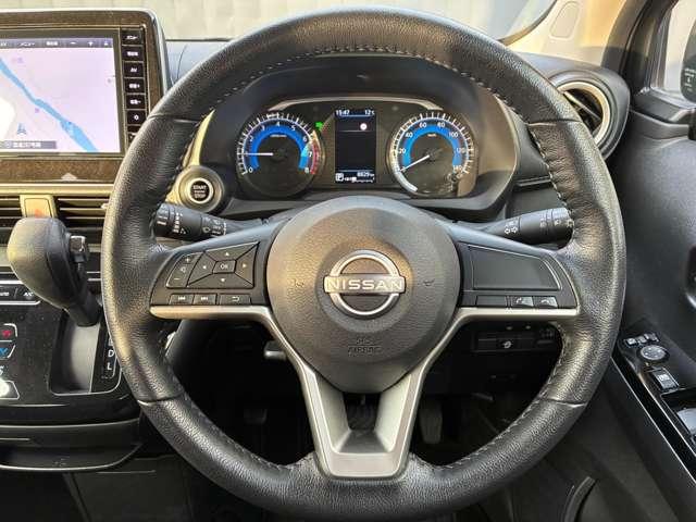 高級感のある本革ステアリング★高さ調節も可能なので背丈に合わせてお使いいただけます♪