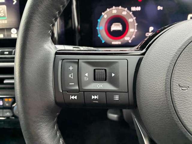 �n���h�������̃X�C�b�`�ŃI�[�f�B�I�̑��삪�\�Ȃ̂ŁA�^�]���ł��y�ɒ����ł��܂��i�O�O��