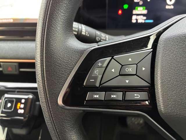 �n���h�������̃X�C�b�`�ŃI�[�f�B�I�̑��삪�\�Ȃ̂ŁA�^�]���ł��y�ɒ����ł��܂��i�O�O��