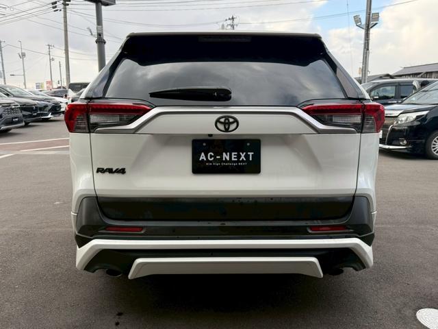 ＲＡＶ４ Ｇ　“Ｚ　ｐａｃｋａｇｅ”　純正８インチナビ　サンルーフ　デジタルインナーミラー　ＴＲＤエアロ　ワイアレス充電　パワーバックドア　ステアリングヒーター　オートハイビーム　シートヒーター　パワーシート　ルーフレール　フルセグＴＶ（6枚目）