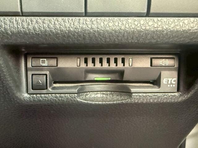 ＲＡＶ４ Ｇ　“Ｚ　ｐａｃｋａｇｅ”　純正８インチナビ　サンルーフ　デジタルインナーミラー　ＴＲＤエアロ　ワイアレス充電　パワーバックドア　ステアリングヒーター　オートハイビーム　シートヒーター　パワーシート　ルーフレール　フルセグＴＶ（17枚目）