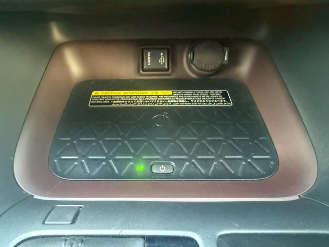 ＲＡＶ４ Ｇ　“Ｚ　ｐａｃｋａｇｅ”　純正８インチナビ　サンルーフ　デジタルインナーミラー　ＴＲＤエアロ　ワイアレス充電　パワーバックドア　ステアリングヒーター　オートハイビーム　シートヒーター　パワーシート　ルーフレール　フルセグＴＶ（19枚目）