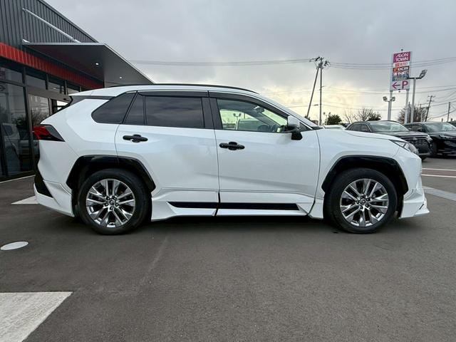 ＲＡＶ４ Ｇ　“Ｚ　ｐａｃｋａｇｅ”　純正８インチナビ　サンルーフ　デジタルインナーミラー　ＴＲＤエアロ　ワイアレス充電　パワーバックドア　ステアリングヒーター　オートハイビーム　シートヒーター　パワーシート　ルーフレール　フルセグＴＶ（22枚目）