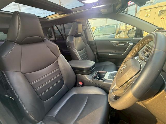 ＲＡＶ４ Ｇ　“Ｚ　ｐａｃｋａｇｅ”　純正８インチナビ　サンルーフ　デジタルインナーミラー　ＴＲＤエアロ　ワイアレス充電　パワーバックドア　ステアリングヒーター　オートハイビーム　シートヒーター　パワーシート　ルーフレール　フルセグＴＶ（27枚目）
