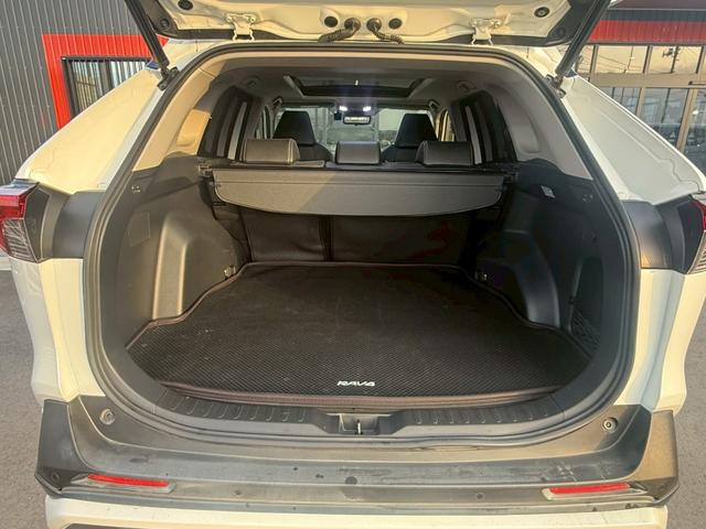 ＲＡＶ４ Ｇ　“Ｚ　ｐａｃｋａｇｅ”　純正８インチナビ　サンルーフ　デジタルインナーミラー　ＴＲＤエアロ　ワイアレス充電　パワーバックドア　ステアリングヒーター　オートハイビーム　シートヒーター　パワーシート　ルーフレール　フルセグＴＶ（30枚目）