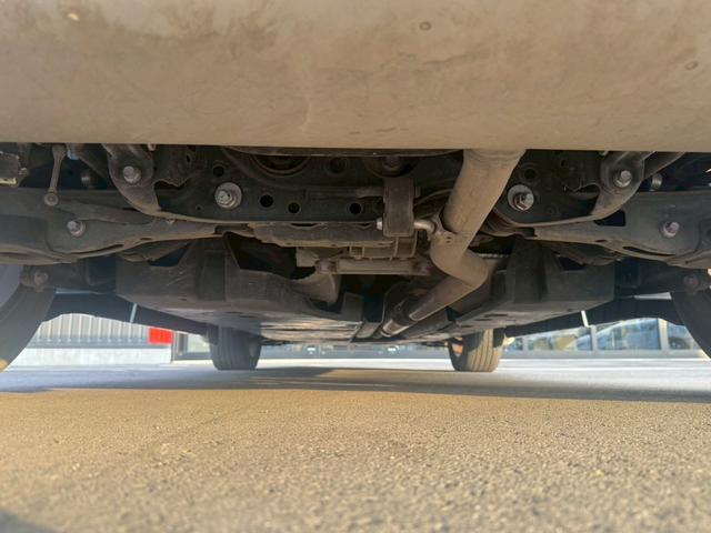 ＲＡＶ４ Ｇ　“Ｚ　ｐａｃｋａｇｅ”　純正８インチナビ　サンルーフ　デジタルインナーミラー　ＴＲＤエアロ　ワイアレス充電　パワーバックドア　ステアリングヒーター　オートハイビーム　シートヒーター　パワーシート　ルーフレール　フルセグＴＶ（32枚目）