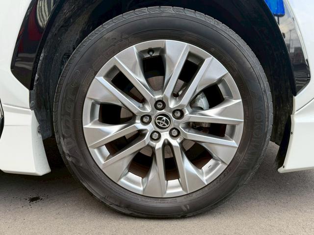 ＲＡＶ４ Ｇ　“Ｚ　ｐａｃｋａｇｅ”　純正８インチナビ　サンルーフ　デジタルインナーミラー　ＴＲＤエアロ　ワイアレス充電　パワーバックドア　ステアリングヒーター　オートハイビーム　シートヒーター　パワーシート　ルーフレール　フルセグＴＶ（34枚目）