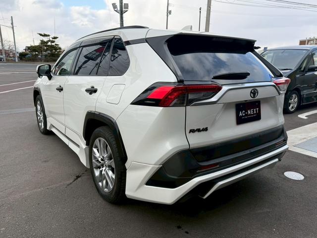 ＲＡＶ４ Ｇ　“Ｚ　ｐａｃｋａｇｅ”　純正８インチナビ　サンルーフ　デジタルインナーミラー　ＴＲＤエアロ　ワイアレス充電　パワーバックドア　ステアリングヒーター　オートハイビーム　シートヒーター　パワーシート　ルーフレール　フルセグＴＶ（38枚目）