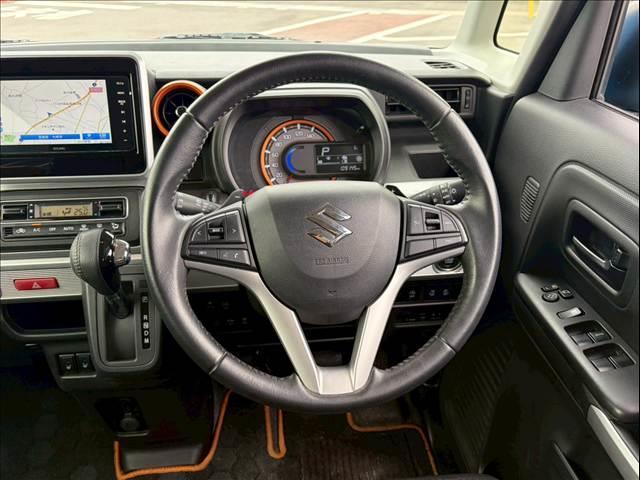 �y�N���[�Y�R���g���[���z�茳�̃{�^���ň�葬�x�ł̏��s���\�ł��B���x���߂��\�ł��B�������H���s���ɕ֗��ȋ@�\�ł��ˁ�