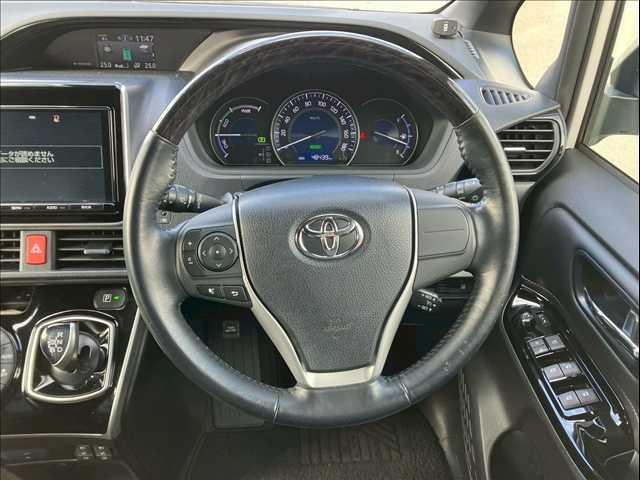 �y�X�e�A�����O�X�C�b�`�z�I�[�f�B�I�̃{�����[���̒��߂�A���W�I�̃`�����l���̕ύX�A�d�b�̎󂯎��Ȃǂ��\�ɂ��܂��B�^�]���ɖڐ����������ɑ���\�ł��B