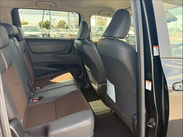 シエンタ G クエロ 純正7インチナビ フルセグTV パノラマミックビューモニター ハーフレザーシート 両側電動スライドドア Bluetooth ETC LEDヘッドライト 純正ホイールキャップ フォグランプ 3列シート(23枚目)