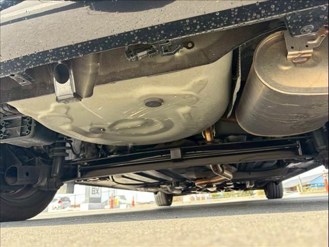 シエンタ G クエロ 純正7インチナビ フルセグTV パノラマミックビューモニター ハーフレザーシート 両側電動スライドドア Bluetooth ETC LEDヘッドライト 純正ホイールキャップ フォグランプ 3列シート(29枚目)