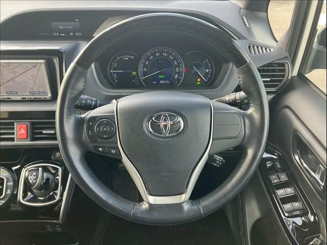 �y�N���[�Y�R���g���[���z�茳�̃{�^���ň�葬�x�ł̏��s���\�ł��B���x���߂��\�ł��B�������H���s���ɕ֗��ȋ@�\�ł��ˁ�