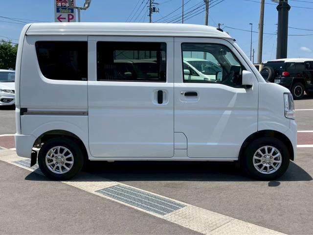 エブリイ ＰＣリミテッド　４ＷＤ　１オーナー　衝突軽減ブレーキ　ふらつき警報機能　オートライト　ハイビームアシスト　ヘッドライトレベライザー　障害物センサー　ポータブルナビ　ーディオ　電動格納ミラー　１２インチＡＷ　横滑り防止（16枚目）