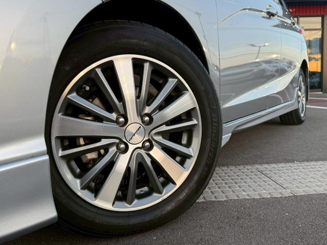 シャトル ハイブリッドＸ　ホンダセンシング　純正７インチナビ　フルセグ　バックカメラ　Ｂｌｕｅｔｏｏｔｈ　純正エアロ　衝突軽減ブレーキ　レーンキープアシスト　クルーズコントロール　ＥＴＣ　ハーフレザーシート　シートヒーター　パドルシフト（7枚目）