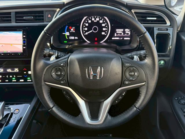 シャトル ハイブリッドＸ　ホンダセンシング　純正７インチナビ　フルセグ　バックカメラ　Ｂｌｕｅｔｏｏｔｈ　純正エアロ　衝突軽減ブレーキ　レーンキープアシスト　クルーズコントロール　ＥＴＣ　ハーフレザーシート　シートヒーター　パドルシフト（9枚目）