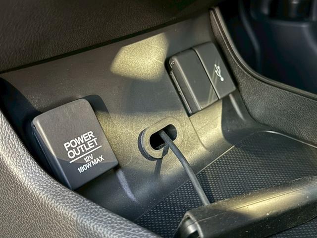 シャトル ハイブリッドＸ　ホンダセンシング　純正７インチナビ　フルセグ　バックカメラ　Ｂｌｕｅｔｏｏｔｈ　純正エアロ　衝突軽減ブレーキ　レーンキープアシスト　クルーズコントロール　ＥＴＣ　ハーフレザーシート　シートヒーター　パドルシフト（13枚目）