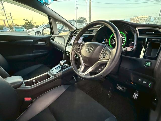シャトル ハイブリッドＸ　ホンダセンシング　純正７インチナビ　フルセグ　バックカメラ　Ｂｌｕｅｔｏｏｔｈ　純正エアロ　衝突軽減ブレーキ　レーンキープアシスト　クルーズコントロール　ＥＴＣ　ハーフレザーシート　シートヒーター　パドルシフト（22枚目）