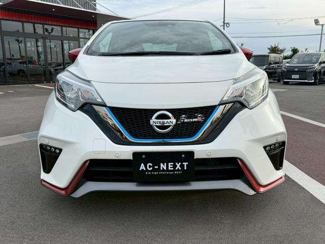 ノート ｅ－パワーニスモ　純正ナビゲーション　アラウンドビューモニター　ＬＥＤヘッドライト　純正ＡＷ　インテリジェントエマージェンシーブレーキ　車線逸脱警告　インテリジェントキー　シャークアンテナ　ＥＴＣ　Ｂｔ　ＤＶＤ　ＣＤ（4枚目）