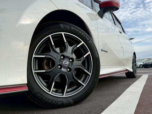 ノート ｅ－パワーニスモ　純正ナビゲーション　アラウンドビューモニター　ＬＥＤヘッドライト　純正ＡＷ　インテリジェントエマージェンシーブレーキ　車線逸脱警告　インテリジェントキー　シャークアンテナ　ＥＴＣ　Ｂｔ　ＤＶＤ　ＣＤ（8枚目）