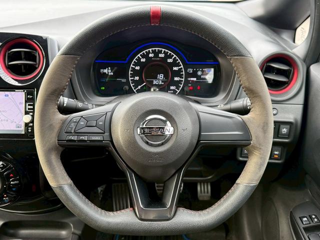 ノート ｅ－パワーニスモ　純正ナビゲーション　アラウンドビューモニター　ＬＥＤヘッドライト　純正ＡＷ　インテリジェントエマージェンシーブレーキ　車線逸脱警告　インテリジェントキー　シャークアンテナ　ＥＴＣ　Ｂｔ　ＤＶＤ　ＣＤ（9枚目）