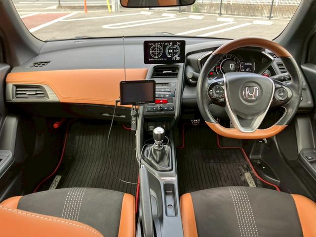 Ｓ６６０ αブルーノレザーエディション　ＭＵＧＥＮハードトップ　純正ディスプレイオーディ　Ｂｌｕｅｔｏｏｔｈ　バックカメラ　衝突軽減ブレーキ　クルーズコントロール　走行モード切替　ステアリングリモコン　ハーフレザーシート　純正ＡＷ　ＥＴＣ（2枚目）