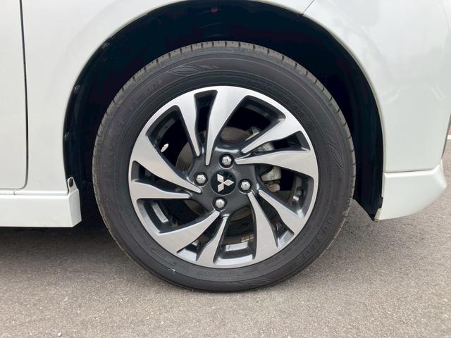 デリカＤ：２ カスタムハイブリッドＭＶ　全方位カメラパッケージ　４ＷＤ　１０インチナビ　全周囲カメラ　フルセグ　ＢＴ　ＵＳＢ　ＣＤ　ＤＶＤ　ＨＤＭＩ　ＡＣＣ　衝突軽減　レーンキープ　コーナーセンサー　アイドリングストップ　シートヒーター　両側電動スライドドア（28枚目）