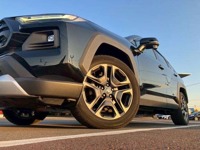 ＲＡＶ４ 　純正ＤＰ　ＡＣＣ　ドラレコ　バックカメラ　ＥＴＣ　フォグランプ　ステリングヒーター　シートヒーター　シートクーラー　ルーフレール　ＢＳＭ　合皮シート　パワーシート　スマートキー　キーレス　電格ミラー（7枚目）