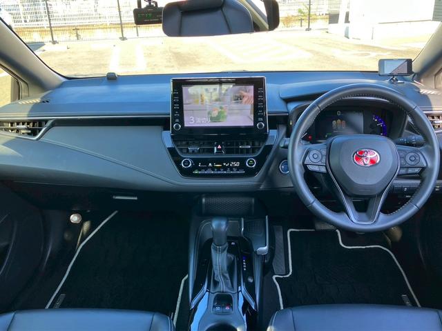 カローラツーリング ハイブリッド　ダブルバイビー　モデリスタエアロ　純正８インチナビ　フルセグ　バックカメラ　衝突軽減ブレーキ　レーンキープ　ブラインドスポットモニター　ハーフレザーシート　クリアランスソナー　オートハイビーム　ステアリングリモコン（2枚目）