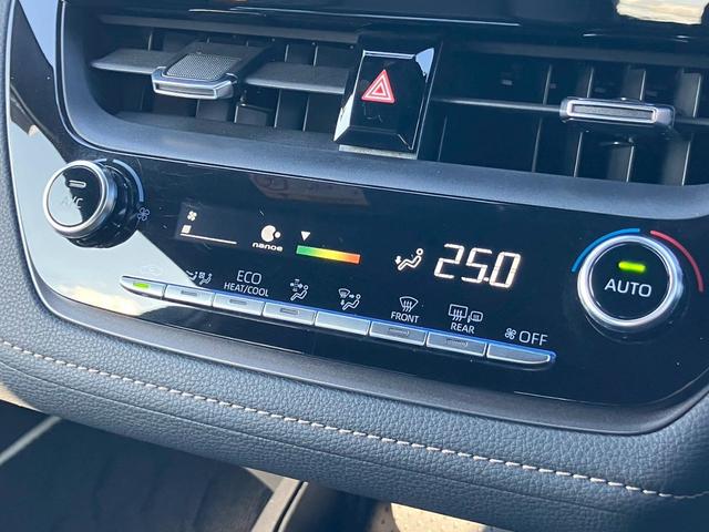 カローラツーリング ハイブリッド　ダブルバイビー　モデリスタエアロ　純正８インチナビ　フルセグ　バックカメラ　衝突軽減ブレーキ　レーンキープ　ブラインドスポットモニター　ハーフレザーシート　クリアランスソナー　オートハイビーム　ステアリングリモコン（13枚目）