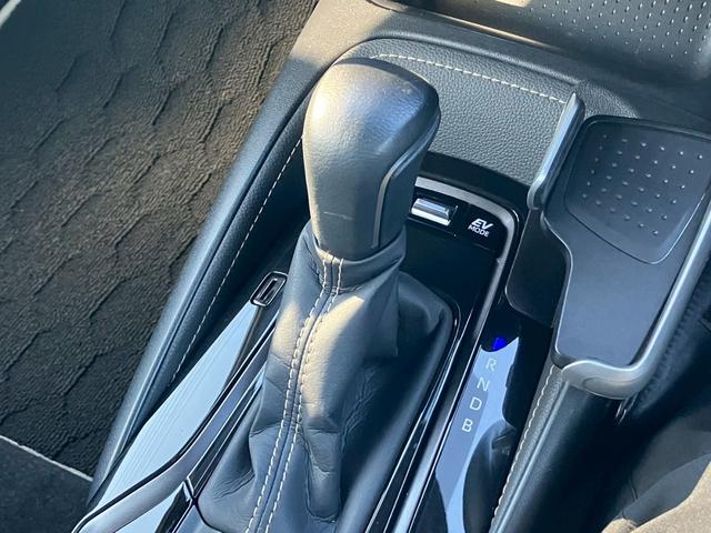 カローラツーリング ハイブリッド　ダブルバイビー　モデリスタエアロ　純正８インチナビ　フルセグ　バックカメラ　衝突軽減ブレーキ　レーンキープ　ブラインドスポットモニター　ハーフレザーシート　クリアランスソナー　オートハイビーム　ステアリングリモコン（14枚目）