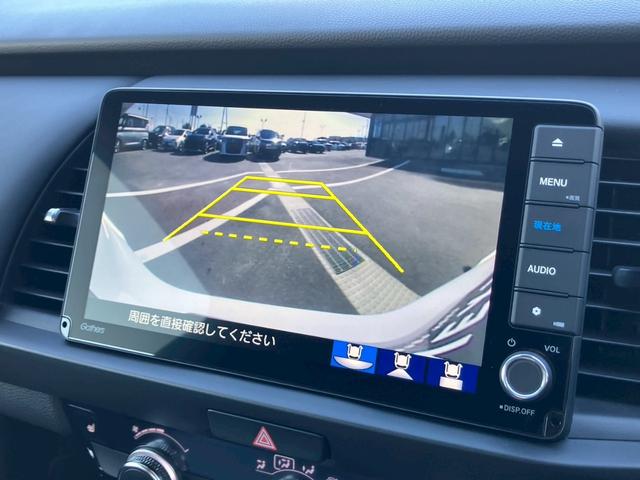 フィット ｅ：ＨＥＶリュクス　純正９インチナビ　フルセグＴＶ　Ｂカメラ　Ｂｌｕｅｔｏｏｔｈ　ＣＤ　ＤＶＤ　ハーフレザーシート　シートヒーター　ＬＥＤヘッドライト　アダプティブクルーズコントロール　レーンキープ　純正１６インチＡＷ（11枚目）