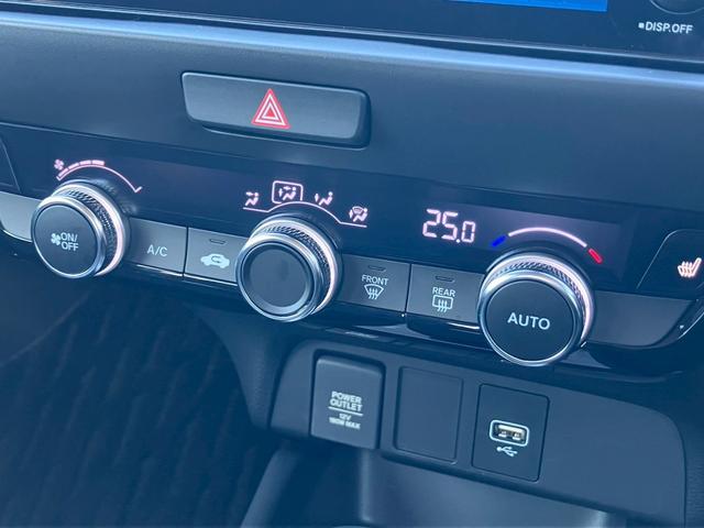 フィット ｅ：ＨＥＶリュクス　純正９インチナビ　フルセグＴＶ　Ｂカメラ　Ｂｌｕｅｔｏｏｔｈ　ＣＤ　ＤＶＤ　ハーフレザーシート　シートヒーター　ＬＥＤヘッドライト　アダプティブクルーズコントロール　レーンキープ　純正１６インチＡＷ（13枚目）