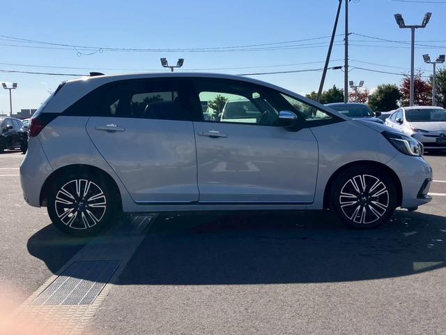 フィット ｅ：ＨＥＶリュクス　純正９インチナビ　フルセグＴＶ　Ｂカメラ　Ｂｌｕｅｔｏｏｔｈ　ＣＤ　ＤＶＤ　ハーフレザーシート　シートヒーター　ＬＥＤヘッドライト　アダプティブクルーズコントロール　レーンキープ　純正１６インチＡＷ（20枚目）