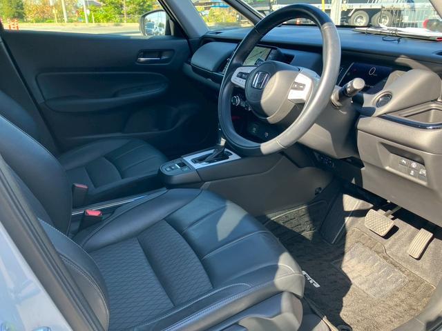 フィット ｅ：ＨＥＶリュクス　純正９インチナビ　フルセグＴＶ　Ｂカメラ　Ｂｌｕｅｔｏｏｔｈ　ＣＤ　ＤＶＤ　ハーフレザーシート　シートヒーター　ＬＥＤヘッドライト　アダプティブクルーズコントロール　レーンキープ　純正１６インチＡＷ（22枚目）