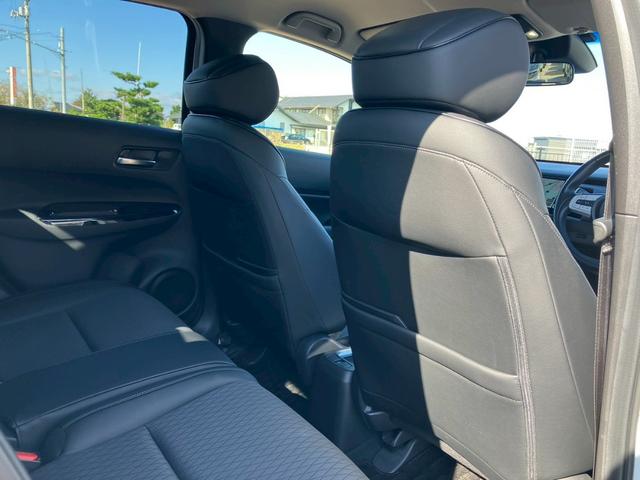 フィット ｅ：ＨＥＶリュクス　純正９インチナビ　フルセグＴＶ　Ｂカメラ　Ｂｌｕｅｔｏｏｔｈ　ＣＤ　ＤＶＤ　ハーフレザーシート　シートヒーター　ＬＥＤヘッドライト　アダプティブクルーズコントロール　レーンキープ　純正１６インチＡＷ（24枚目）