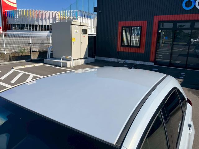 フィット ｅ：ＨＥＶリュクス　純正９インチナビ　フルセグＴＶ　Ｂカメラ　Ｂｌｕｅｔｏｏｔｈ　ＣＤ　ＤＶＤ　ハーフレザーシート　シートヒーター　ＬＥＤヘッドライト　アダプティブクルーズコントロール　レーンキープ　純正１６インチＡＷ（32枚目）