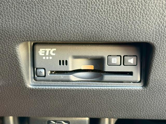 スイフトスポーツ ベースグレード　純正８インチナビ　全方位カメラ　純正アルミ　運転席シートヒーター　フルセグＴＶ　Ｂｌｕｅｔｏｏｔｈ　ＣＤ　プッシュスタート　パドルシフト　ＡＣＣ　ＥＴＣ　ドライブレコーダー　ブラインドスポットモニター（17枚目）