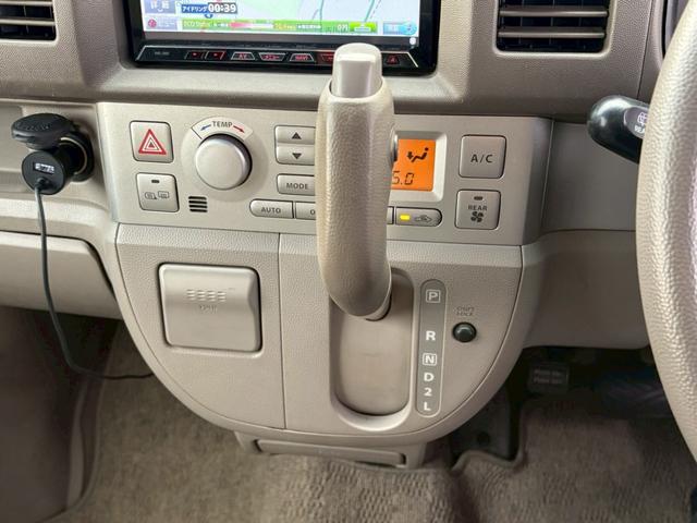 エブリイワゴン ＰＺターボスペシャル　助手席側電動オートステップ　純正アルミ　両側電動スライドドア　７インチ社外ナビ　フルセグＴＶ　Ｂｌｕｅｔｏｏｔｈ　運転席シートヒーター　ＨＩＤヘッドアンプ　フロントフォグランプ　フルタイム４ＷＤ（13枚目）