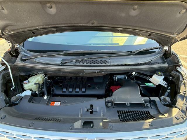 【エンジンルーム】不具合はなく良好な状態です。エンジンルームをきれいにしておくと万が一のトラブル時に点検しやすくなるので、日ごろからの清掃がおススメです。