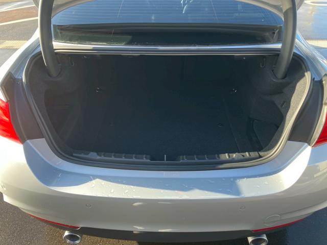 ４シリーズ ４４０ｉクーペ　Ｍスポーツ　純正メーカーナビ　衝突軽減装置　純正ＡＷ　サラウンドサウンドシステム　ドラレコ　アダクティブクルーズコントロール　革シート　フォグランプ　Ｍスポーツサスペンション　Ｂｌｕｅｔｏｏｔｈ　ＤＶＤ　ＣＤ（26枚目）