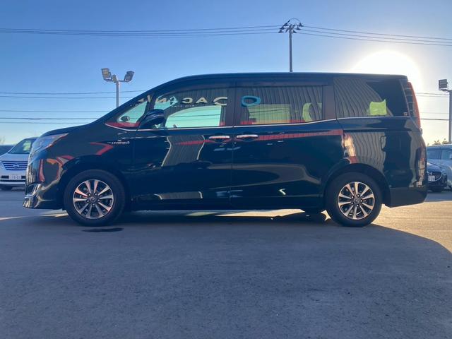 エスクァイア 　純正９インチナビ　純正１２インチフリップダウンモニター　シートヒーター　ハーフレザーシート　両側電動スライドドア　リアオートエアコン　ＡＣ１００Ｖ１５００Ｗ　バックモニター　トヨタセーフティーセンス（5枚目）