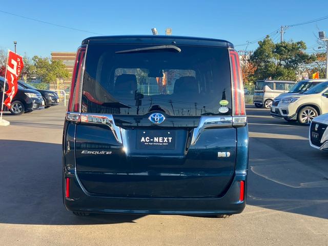 エスクァイア 　純正９インチナビ　純正１２インチフリップダウンモニター　シートヒーター　ハーフレザーシート　両側電動スライドドア　リアオートエアコン　ＡＣ１００Ｖ１５００Ｗ　バックモニター　トヨタセーフティーセンス（6枚目）