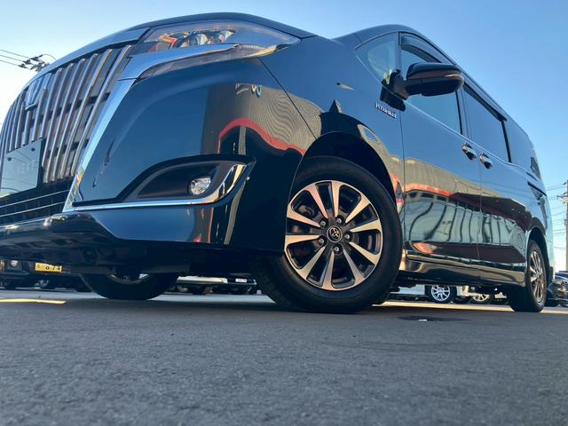 エスクァイア 　純正９インチナビ　純正１２インチフリップダウンモニター　シートヒーター　ハーフレザーシート　両側電動スライドドア　リアオートエアコン　ＡＣ１００Ｖ１５００Ｗ　バックモニター　トヨタセーフティーセンス（7枚目）