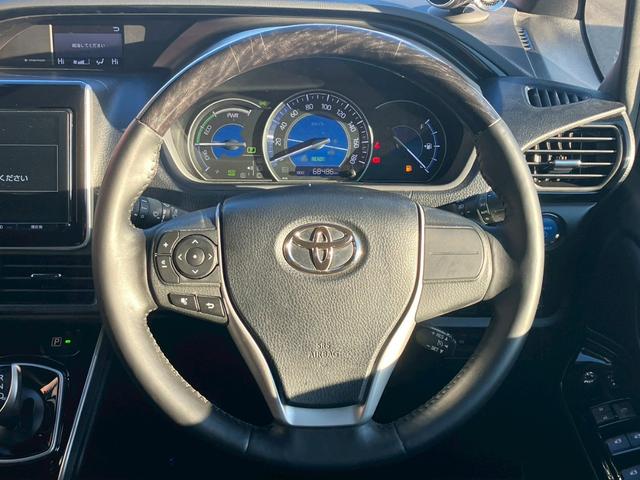 エスクァイア 　純正９インチナビ　純正１２インチフリップダウンモニター　シートヒーター　ハーフレザーシート　両側電動スライドドア　リアオートエアコン　ＡＣ１００Ｖ１５００Ｗ　バックモニター　トヨタセーフティーセンス（9枚目）